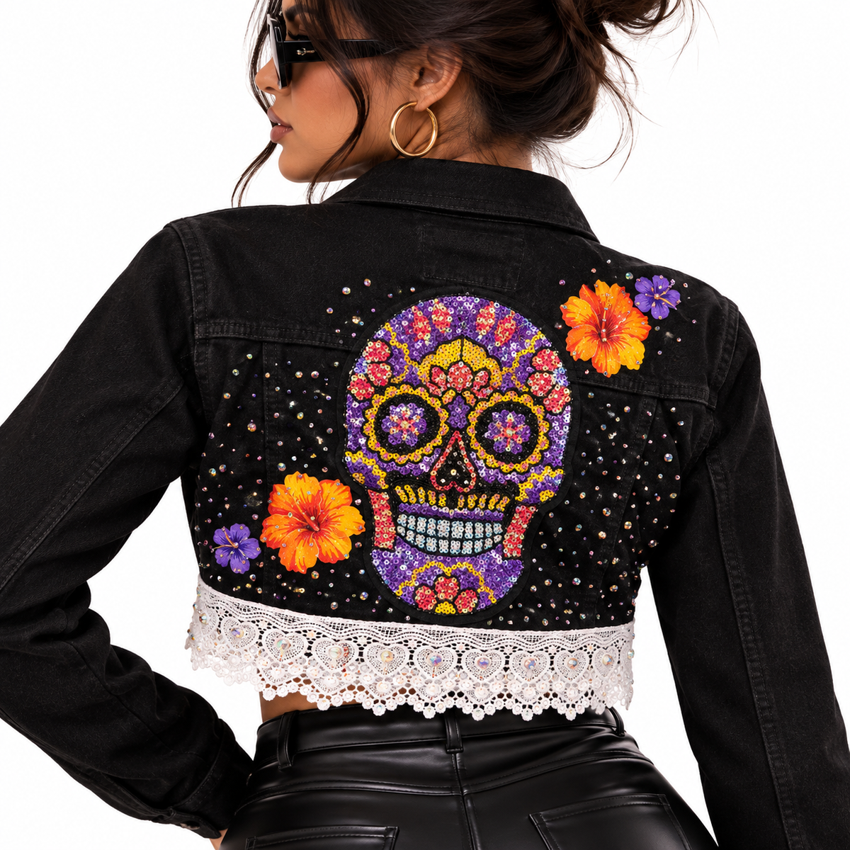Chamarra Crop de Mezclilla Negra Artesanal con Calavera de Dulce, Cristales y Lentejuelas
