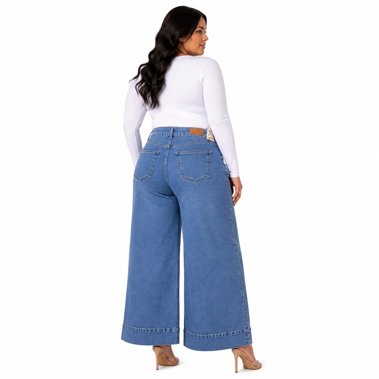 Jeans curvy corte wide leg