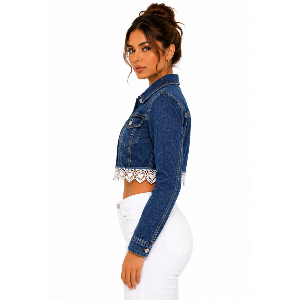 Chamarra Denim Crop con Encaje de Corazones – Azul Medio